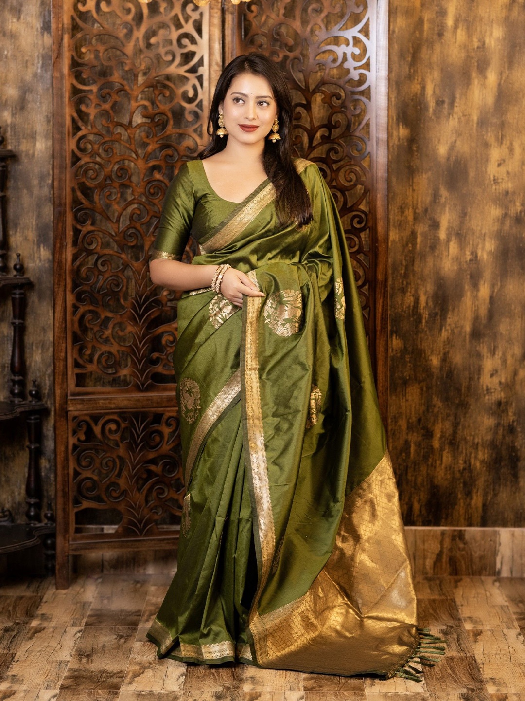 

Panzora Ethnic Motifs Woven Design Zari Saree, Green