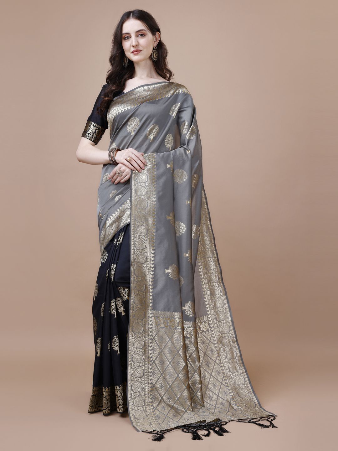 

DIVASTRI Woven Design Zari Silk Blend Banarasi Saree, Grey