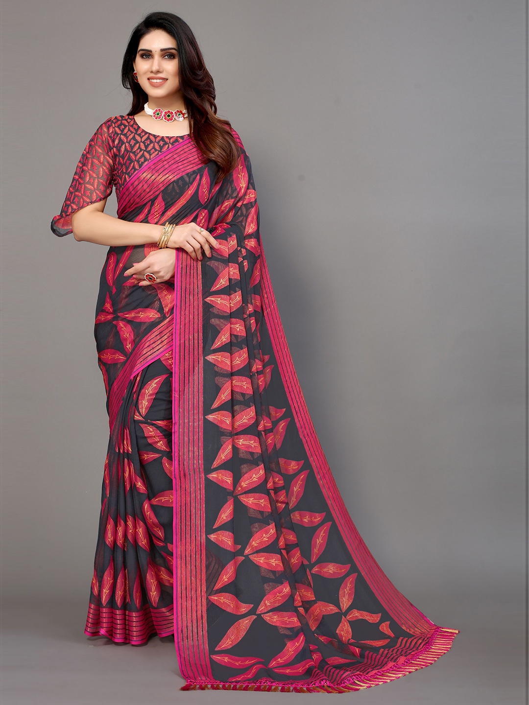 

VIRICA Floral Printed Brasso Saree, Grey