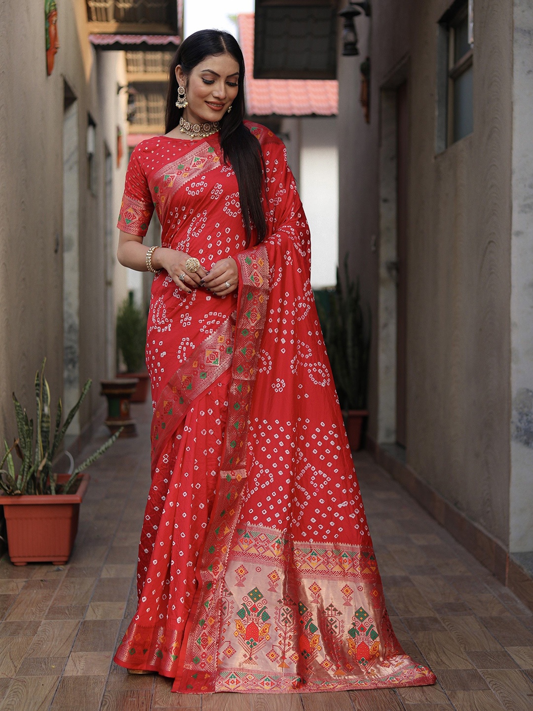 

Anaita Bandhani Zari Pure Silk Saree, Red
