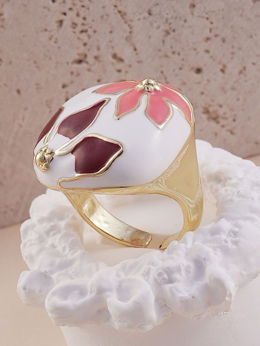

SOHI The Amaryllis Gold-Plated Adjustable Statement Finger Ring