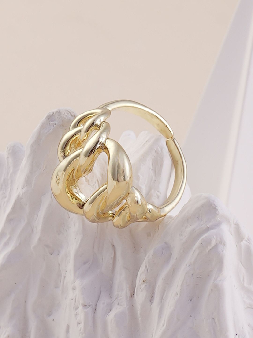 

SOHI Gold-Plated Adjustable Finger Ring