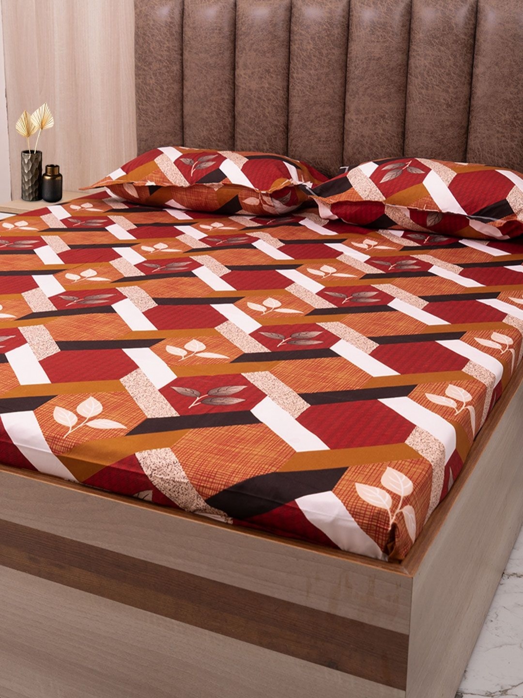 

Adwitiya Orange Coloured & White Tropical 210TC Double Queen Bedsheet with 2 Pillow Covers