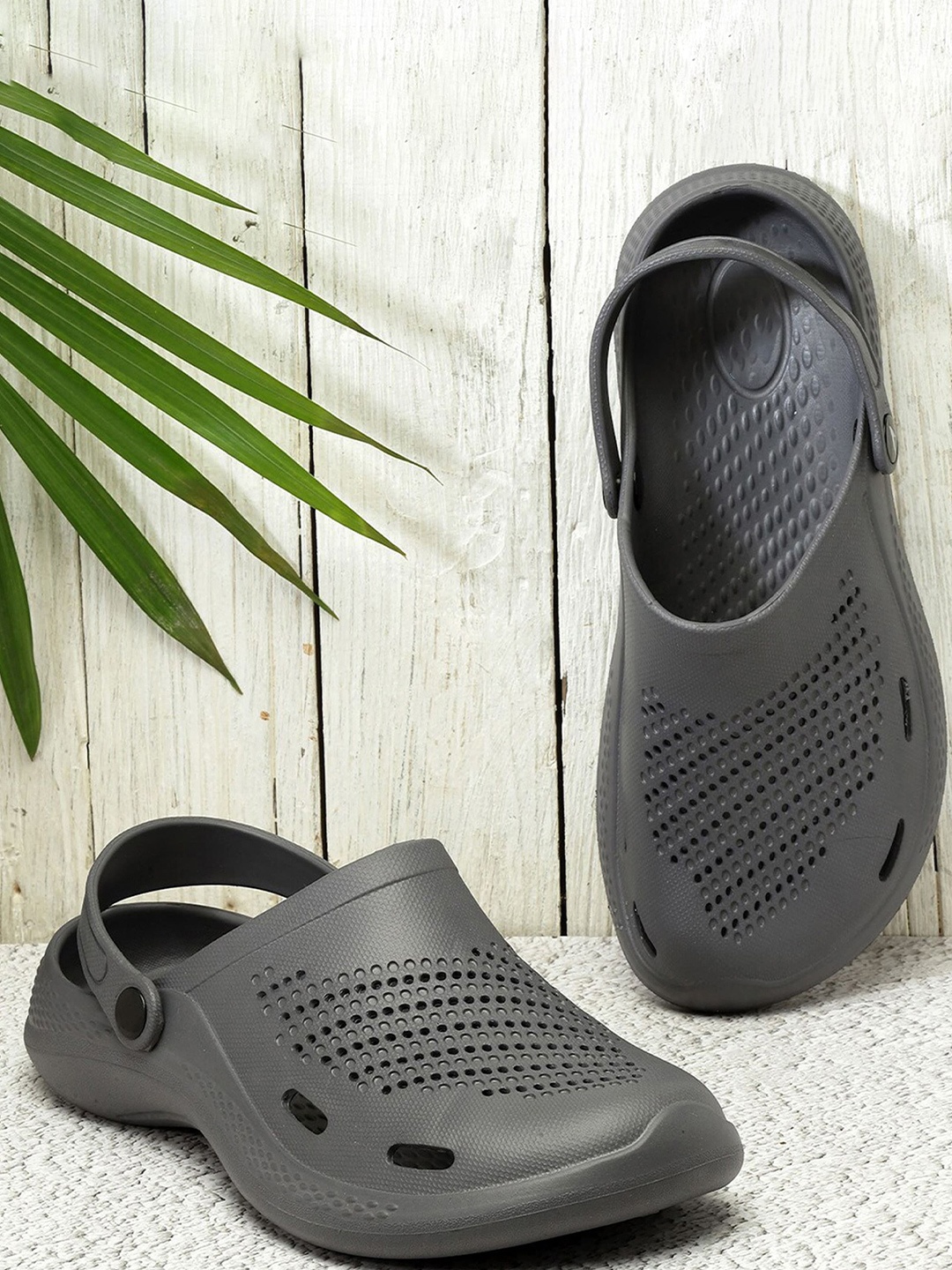 

Smoothlite Men Croslite Clogs, Grey
