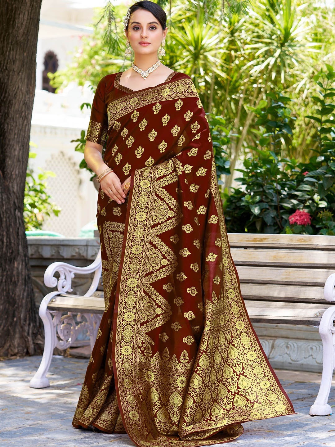 

RASVRITI Woven Design Zari Art Silk Banarasi Saree, Maroon