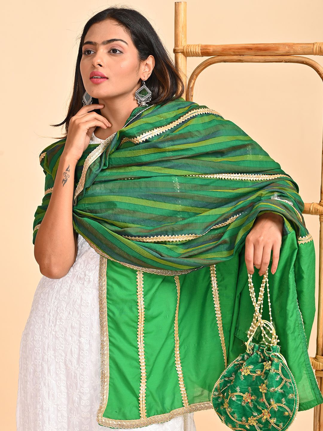 

HELLA FASHIONS Striped Gotta Patti Dupatta, Green