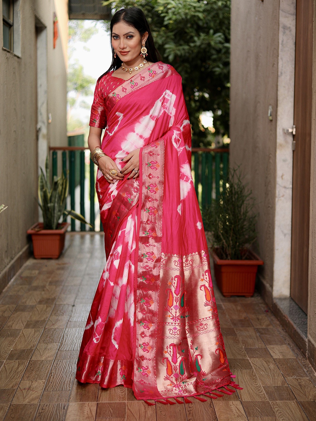 

Anaita Tie and Dye Zari Pure Silk Saree, Pink