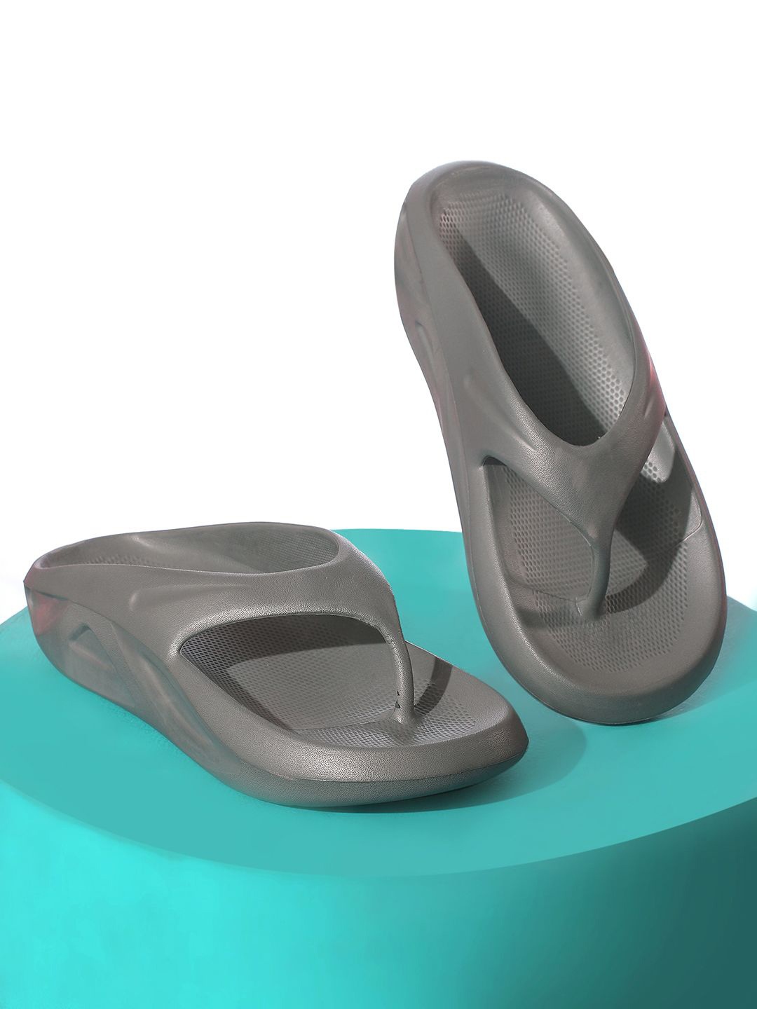

TAG 7 Women Rubber Thong Flip-Flops, Grey