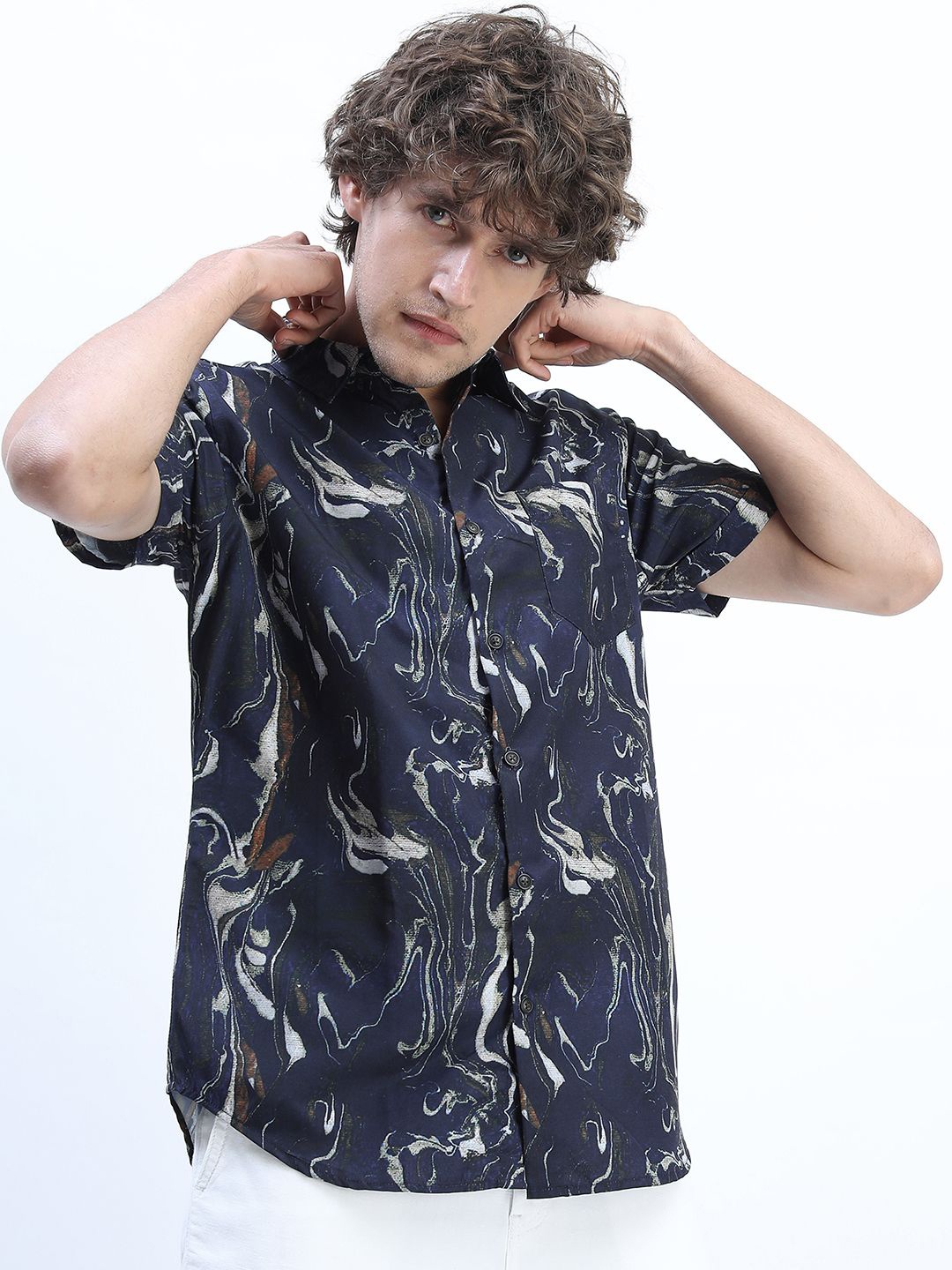 

HIGHLANDER Men Spread Collar Abstract Printed Slim Fit Casual Shirt, Navy blue