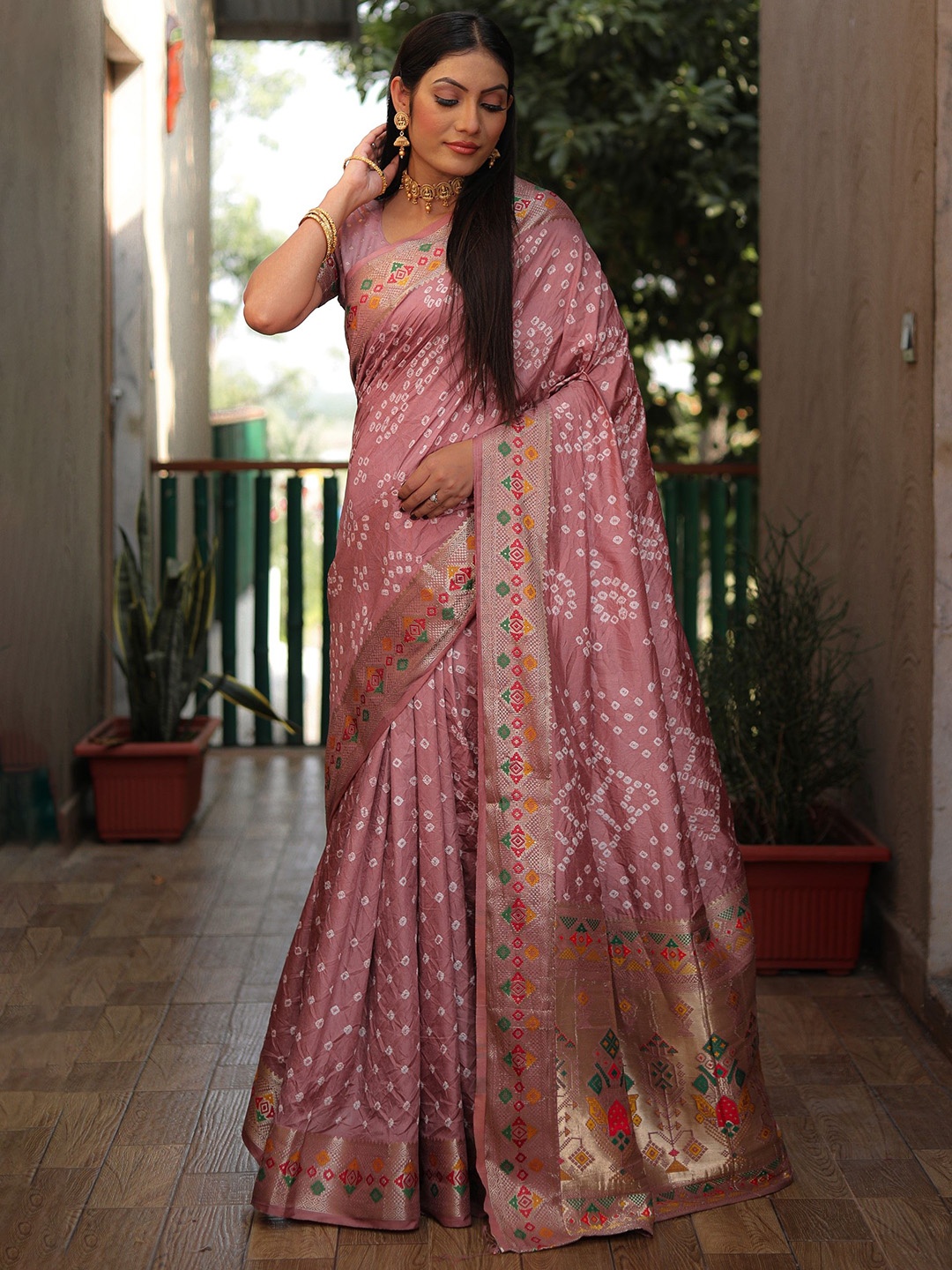 

Anaita Bandhani Zari Pure Silk Saree, Peach