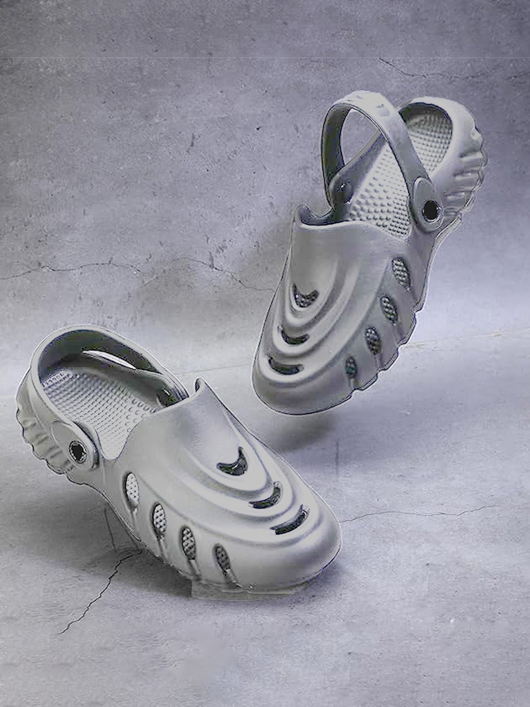

Smoothlite Men Croslite Clogs, Grey