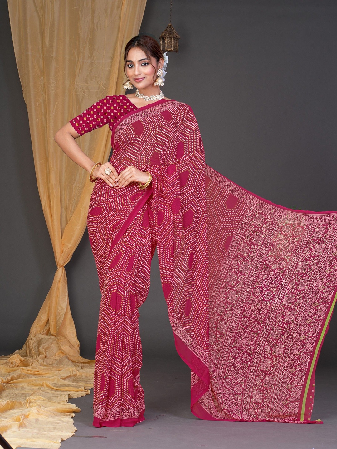 

EMV Bandhani Printed Saree With Blouse Piece, Pink