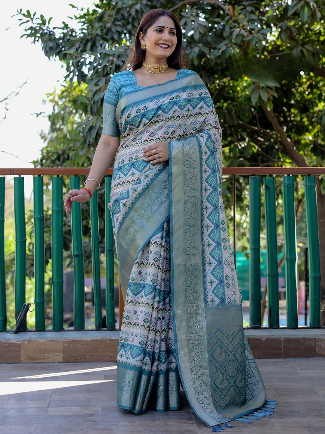 

Anaita Zari Pure Silk Bandhani Saree, Turquoise blue