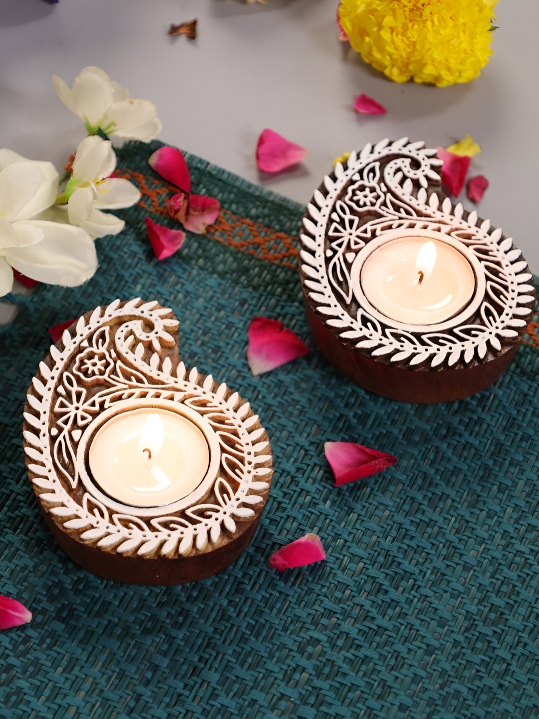 

Peepul Tree White & Brown 2 Pieces Wooden Diyas