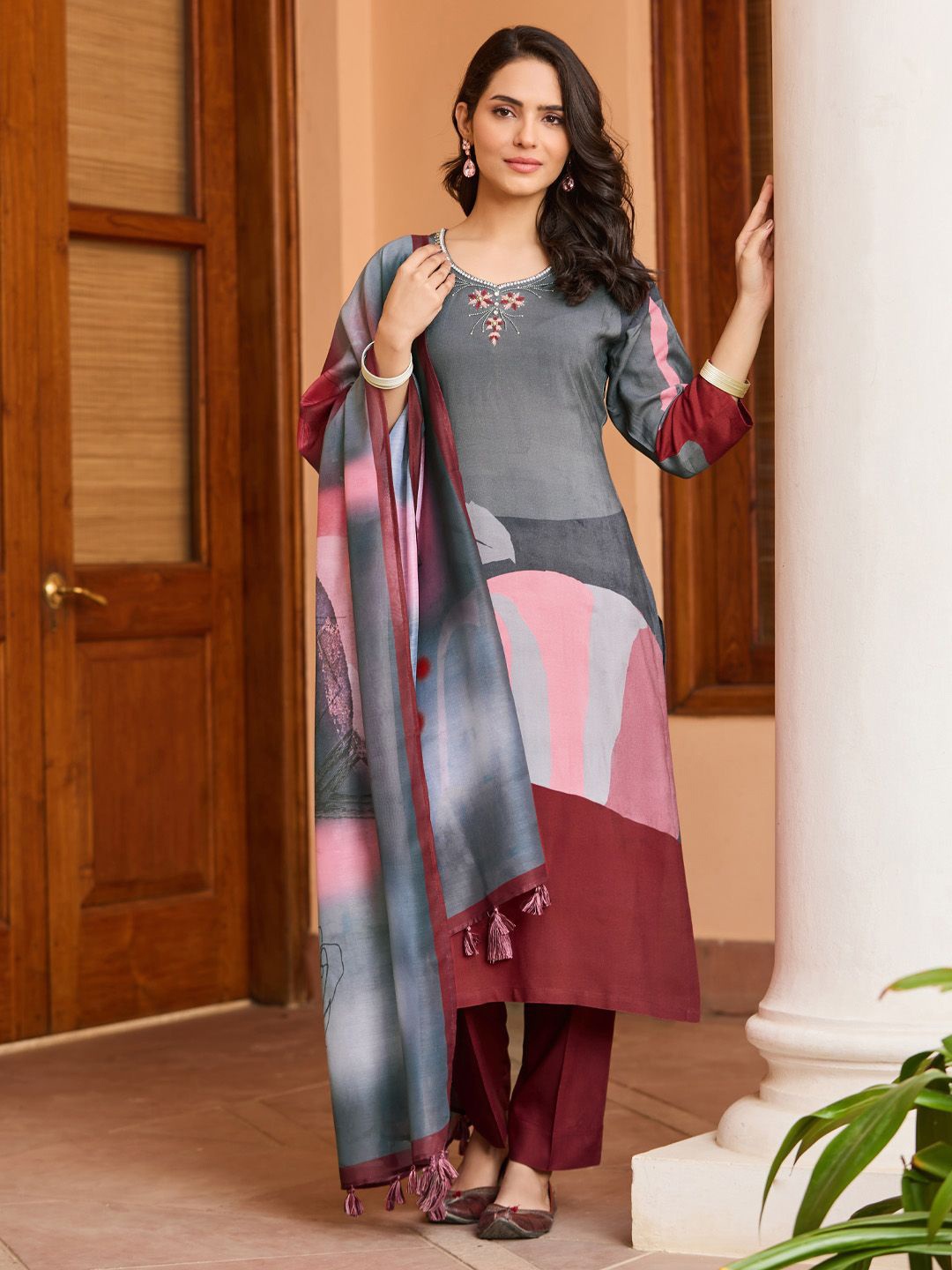 

WOMEN PLUS Abstract Printed Beads and Stones Straight Kurta & Trousers With Dupatta, Grey