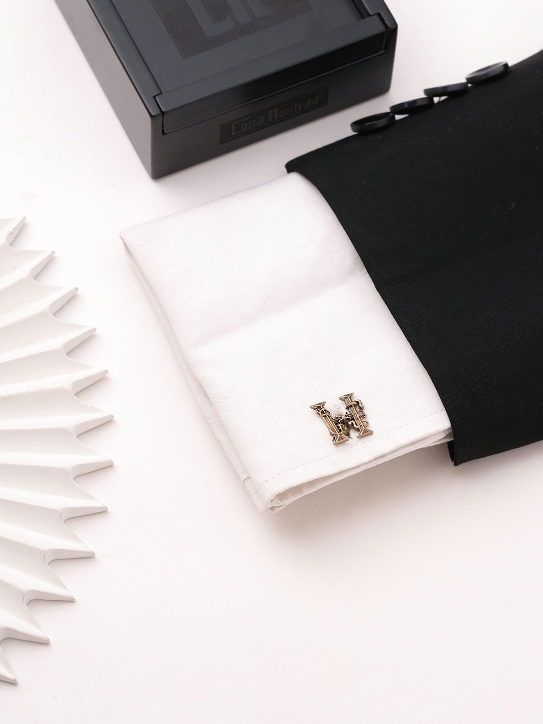 

COSA NOSTRAA Alphabet Cufflink, Gold