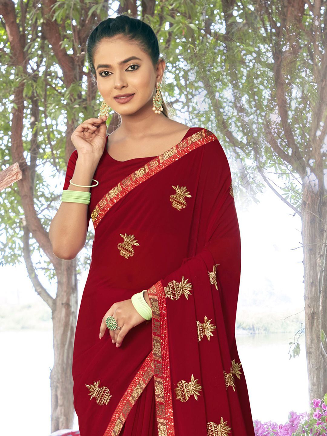 

Mitera Ethnic Motifs Embroidered Pure Georgette Bagru Saree, Red