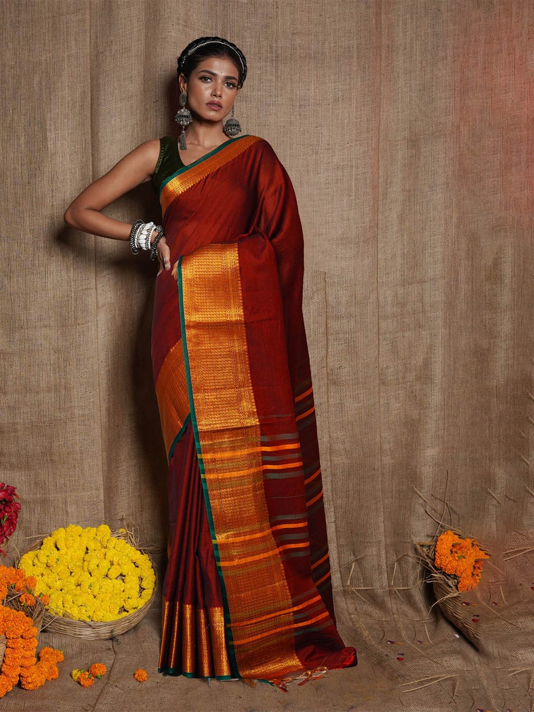 

Unnati Silks Zari Pure Cotton Handloom Narayan Peth Saree, Maroon