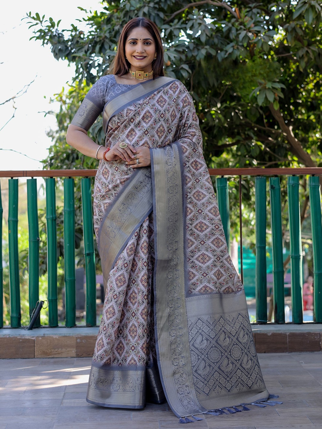 

Anaita Ethnic Motifs Zari Pure Silk Bandhani Saree, Grey