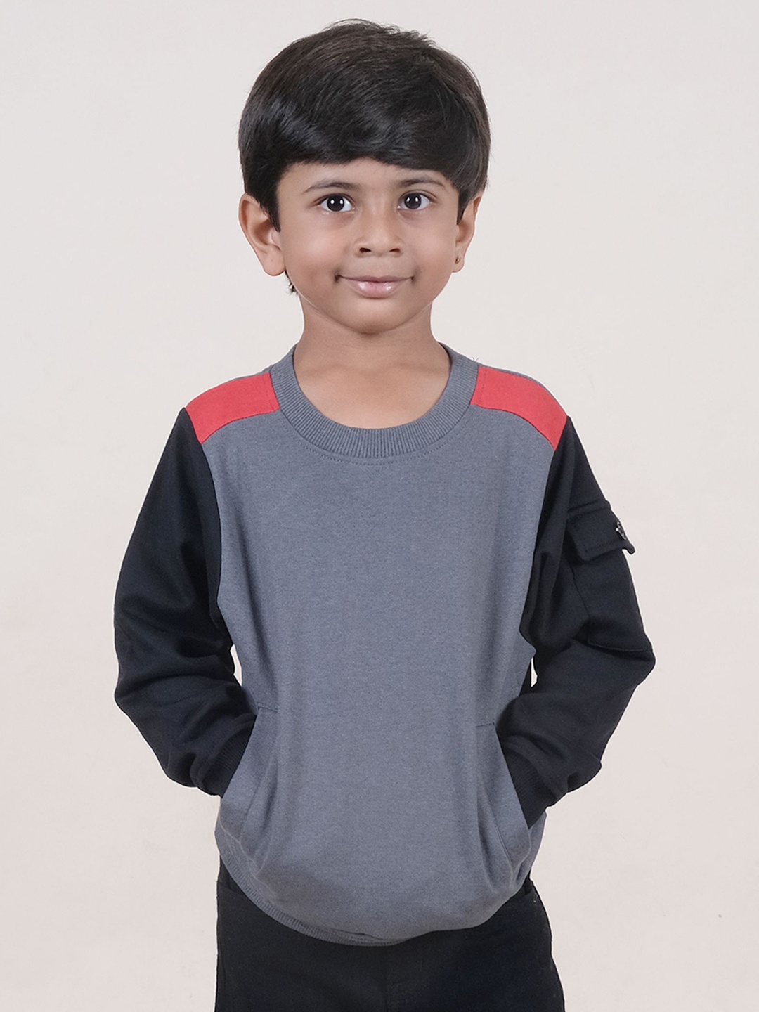 

KiddoPanti Boys Solid Round Neck Sweatshirt With Pocket On Sleeve, Grey
