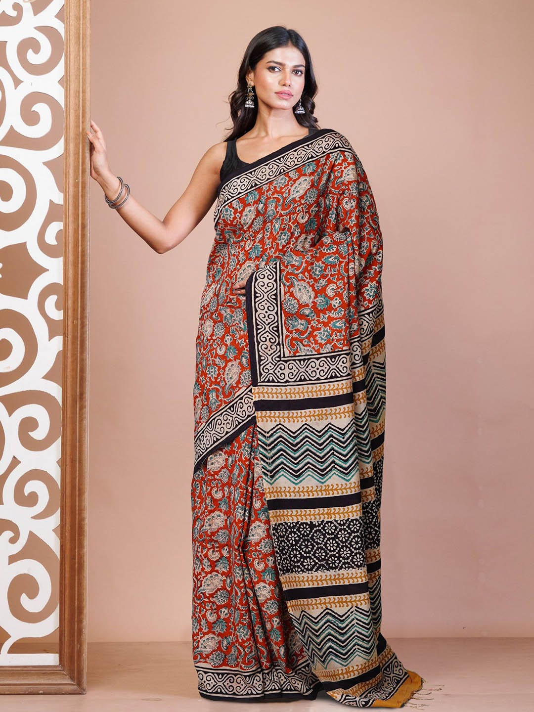 

Unnati Silks Floral Pure Cotton Handloom Block Print Saree, Red