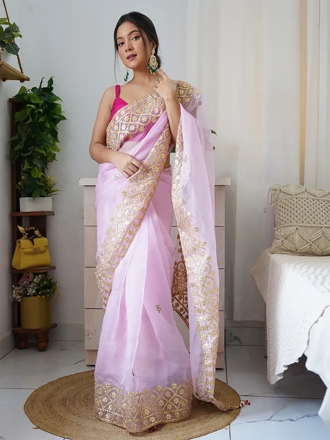 

Anouk Floral Embroidered Organza Saree, Pink