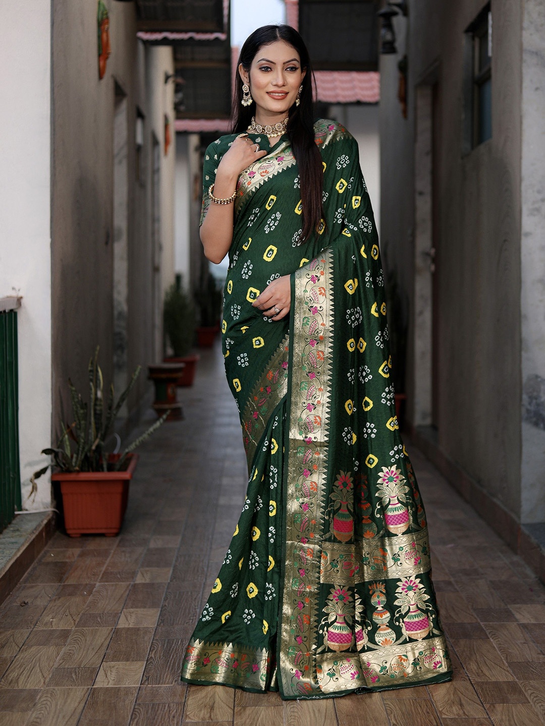 

Anaita Bandhani Zari Pure Silk Bandhani Saree, Green