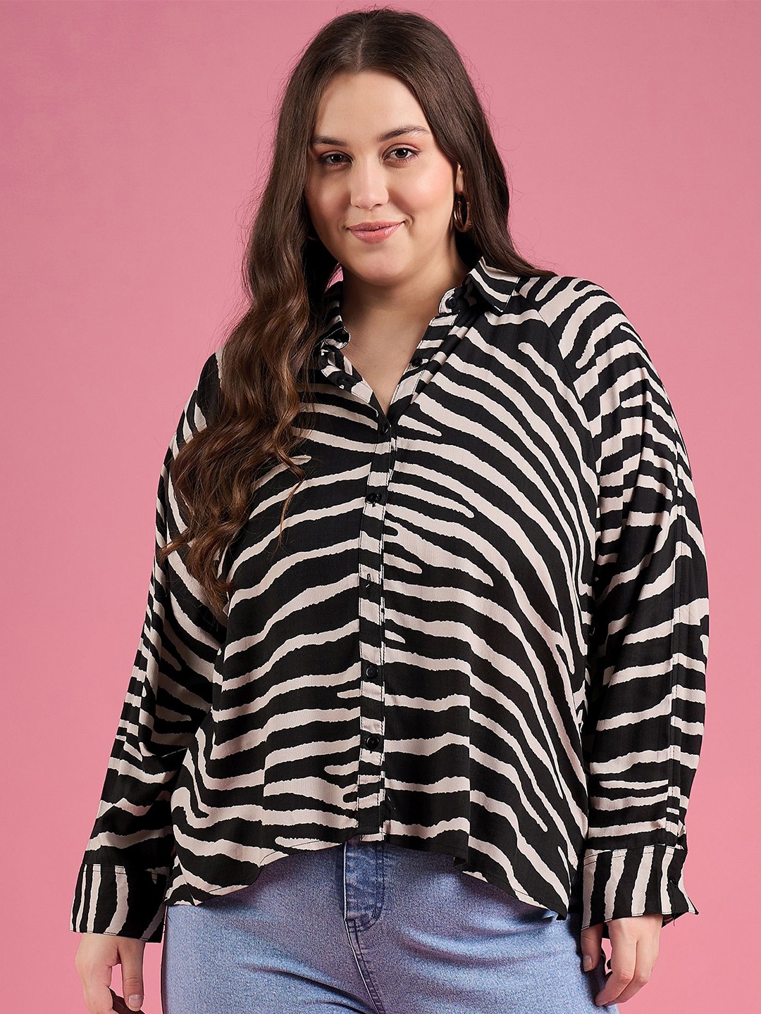 

DressBerry Curve Women Classic Spread Collar Animal Printed Oversized Plus Size Shirt, Black