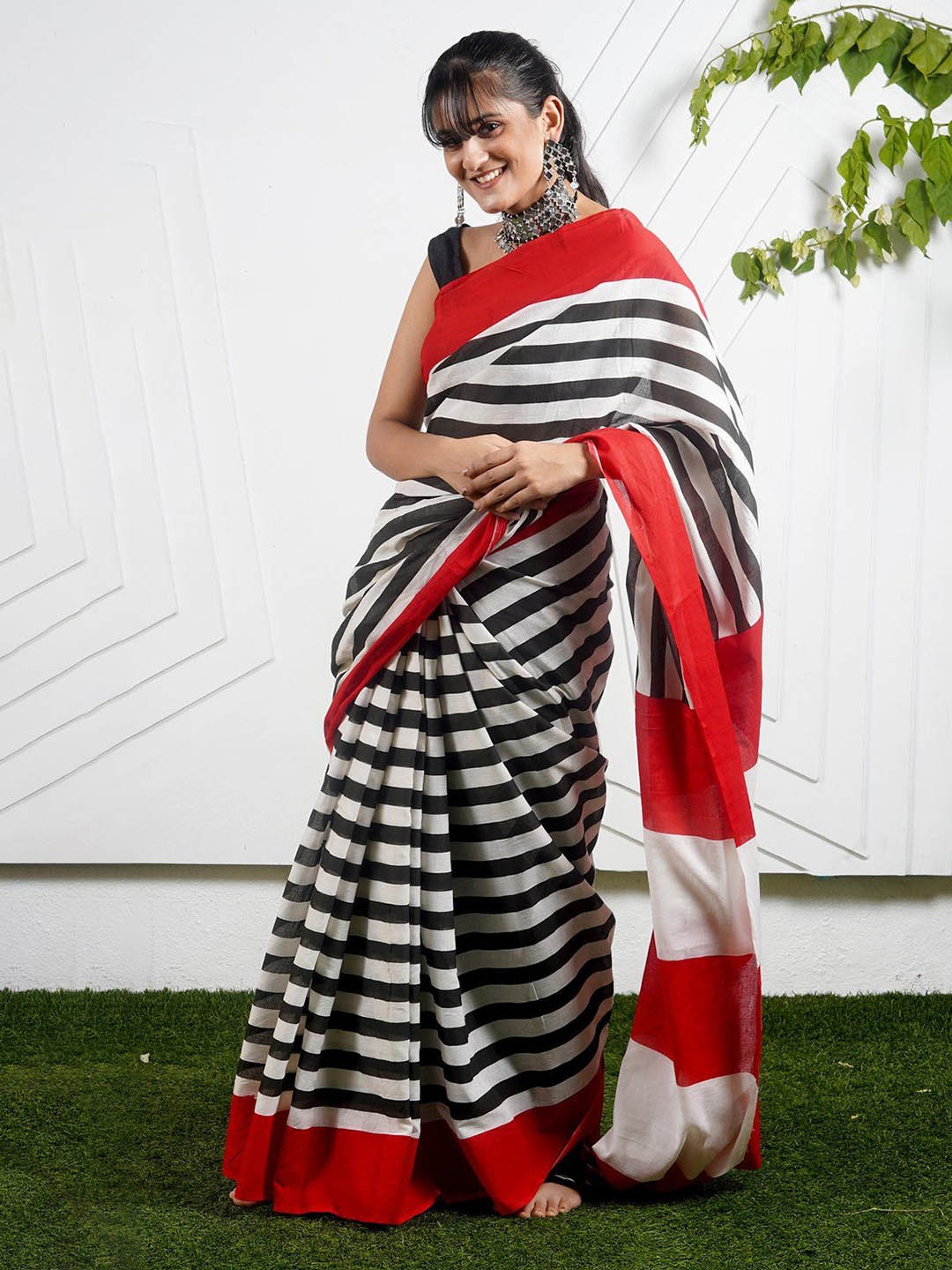 

Pinkcity Trade World Striped Pure Cotton Block Print Saree, Red