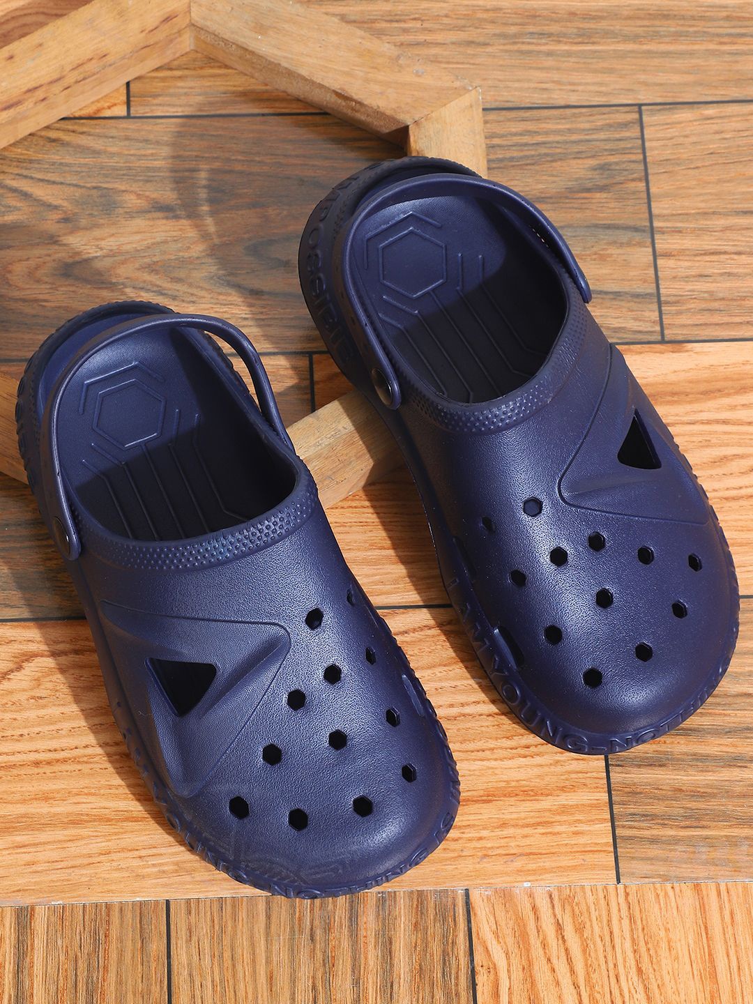 

TAG 7 Women Rubber Clogs, Navy blue