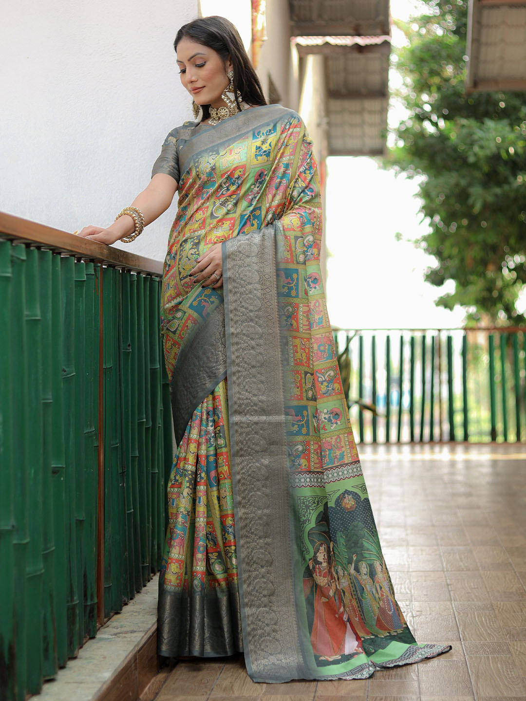 

Anaita Floral Zari Pure Silk Saree, Grey