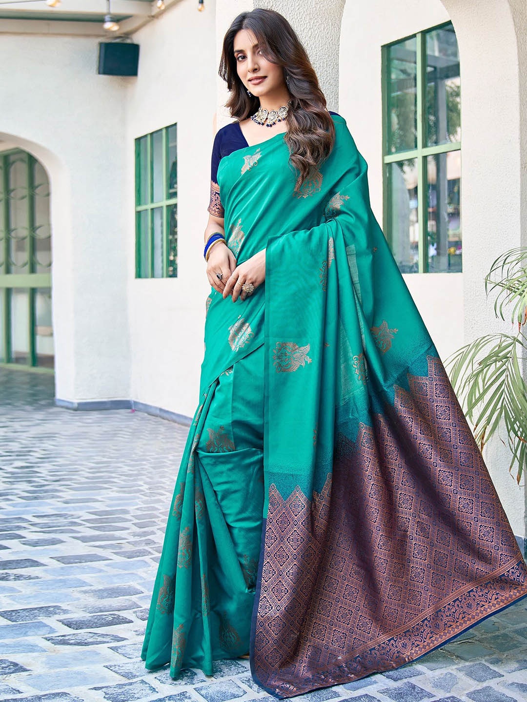 

RASVRITI Woven Design Zari Art Silk Banarasi Saree, Green