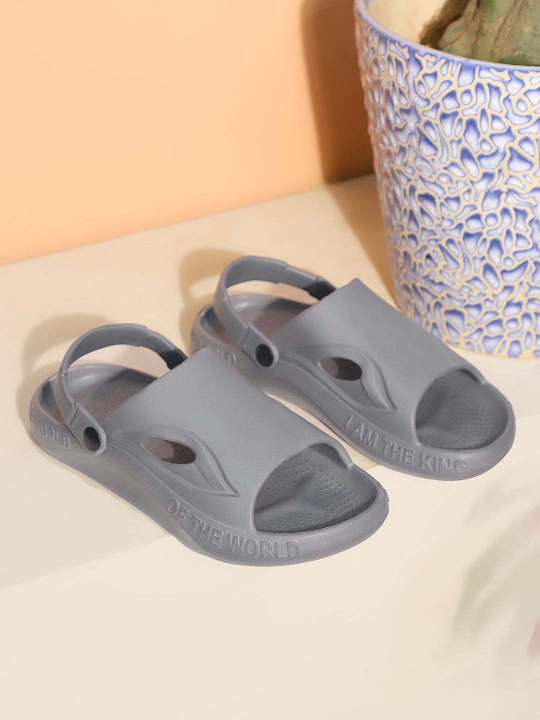 

TAG 7 Women Rubber Clogs, Grey