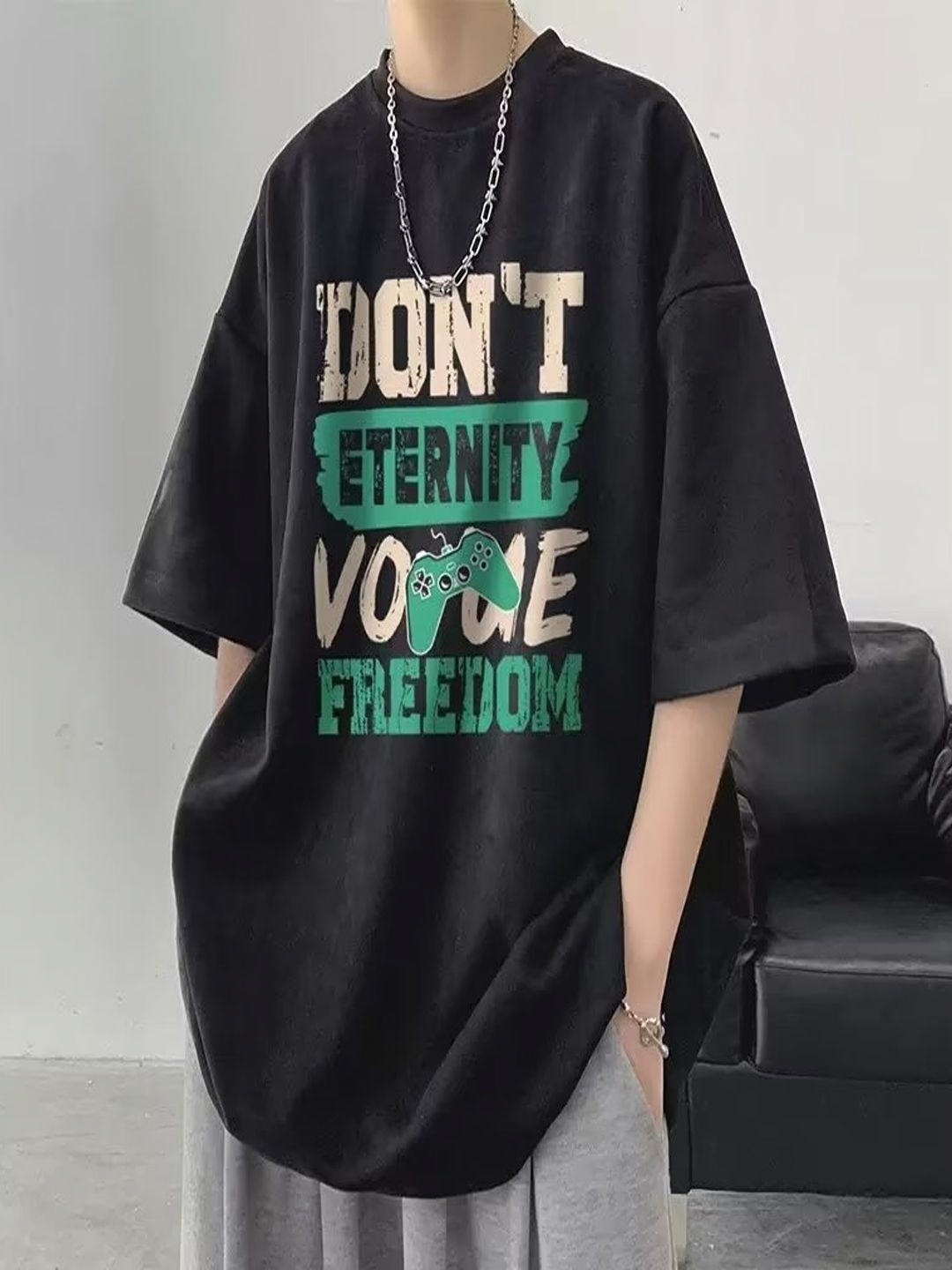 

StyleCast Men Printed Hooded T-shirt, Black