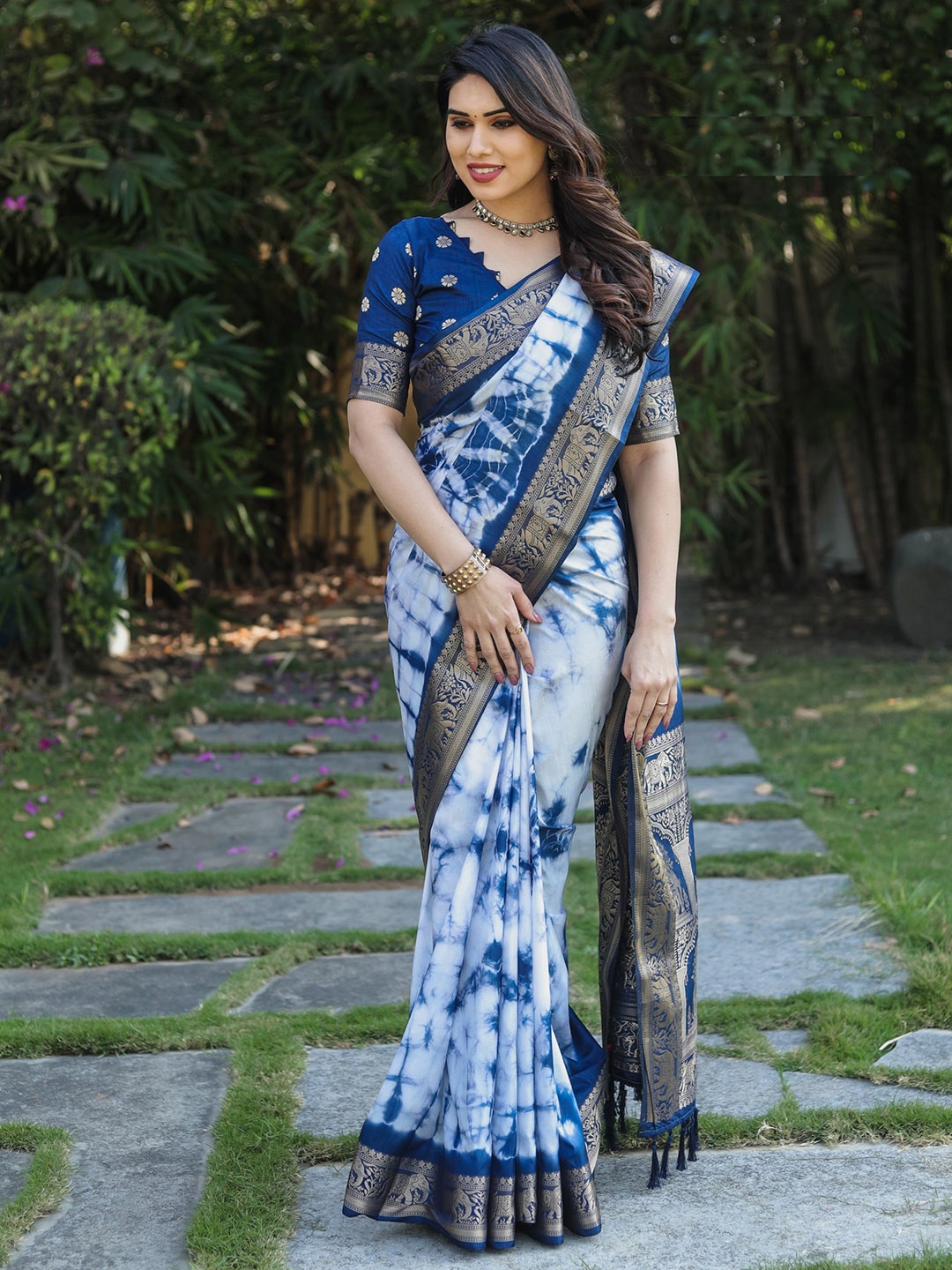 

Anaita Tie and Dye Pure Silk Bandhani Saree, Navy blue