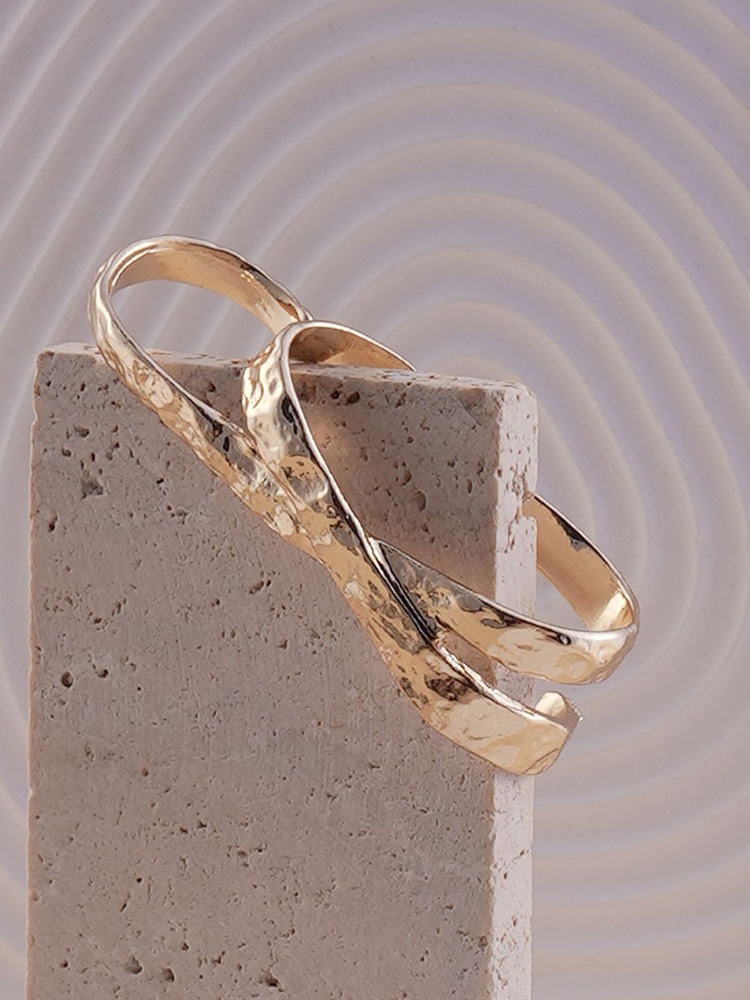 

SOHI Gold Plated Adjustable Finger Ring