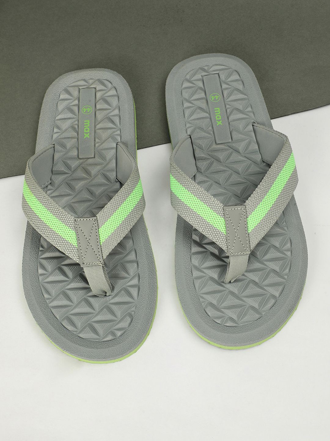 

max Men Striped Thong Flip-Flops, Grey