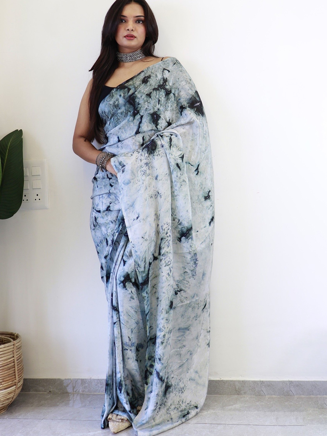 

Panzora Printed Silk Blend Ready to Wear Saree, Grey