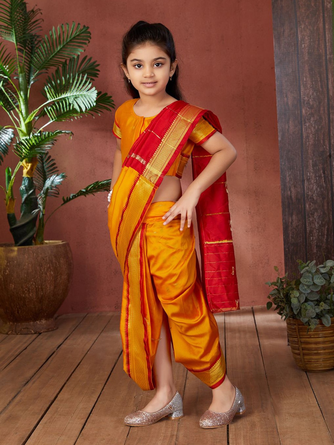 

BAESD Zari Art Silk Saree, Yellow