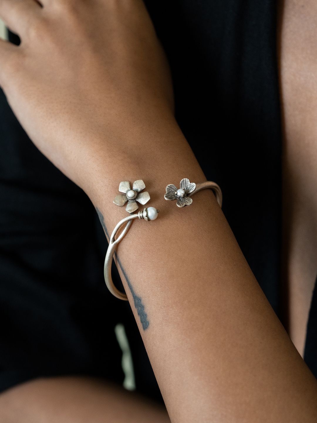 

SHAYA 925 Silver Sterling Silver Pearls Cuff Bracelet