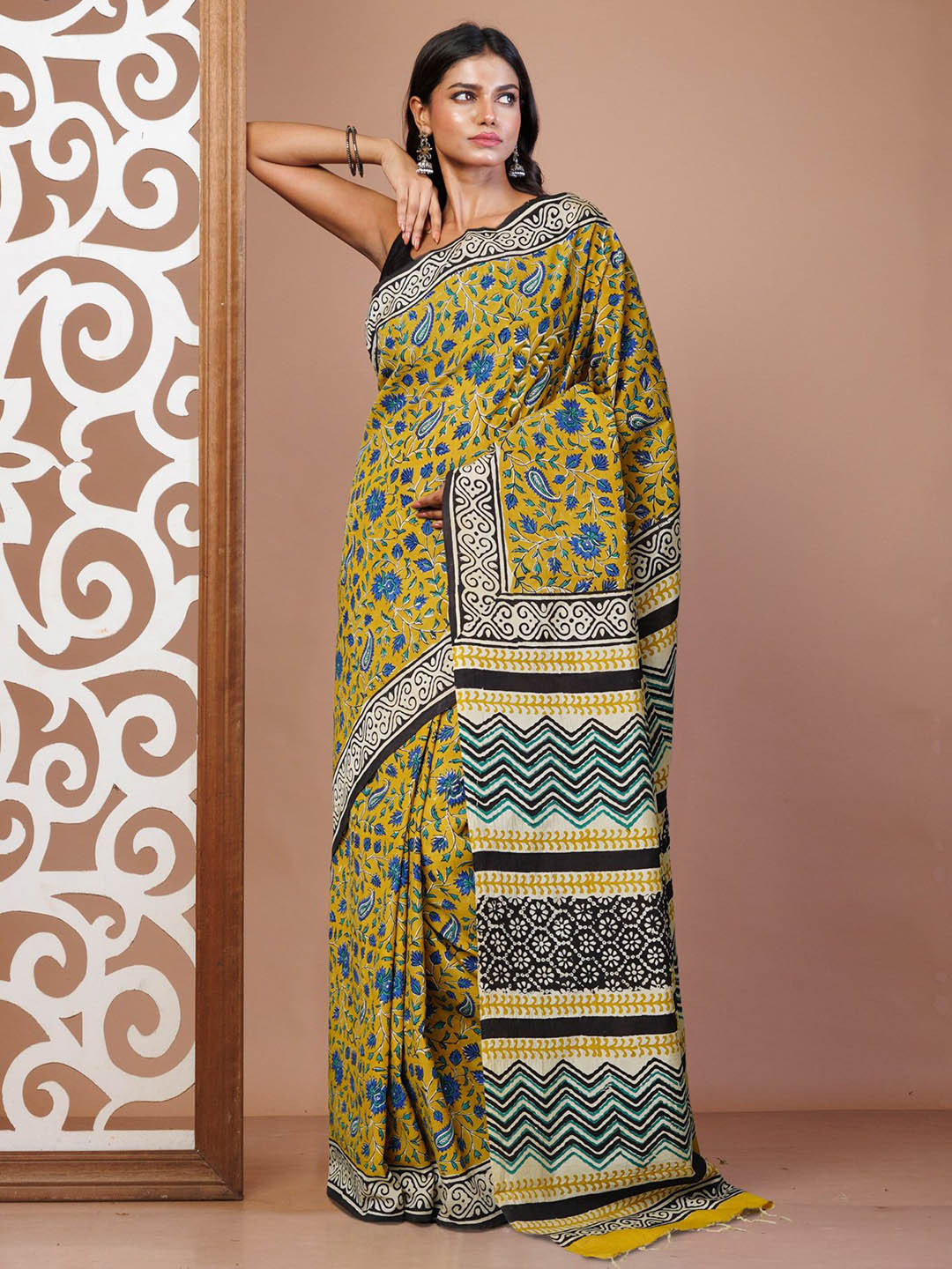 

Unnati Silks Floral Pure Cotton Handloom Block Print Saree, Yellow