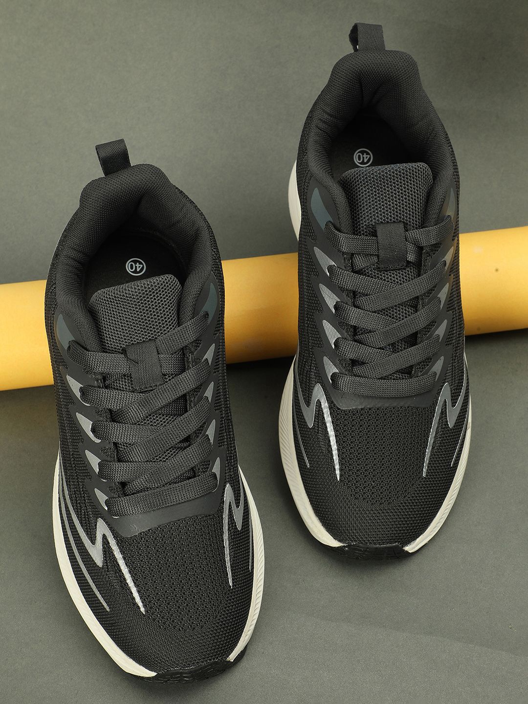 

max Men Running Shoes, Grey