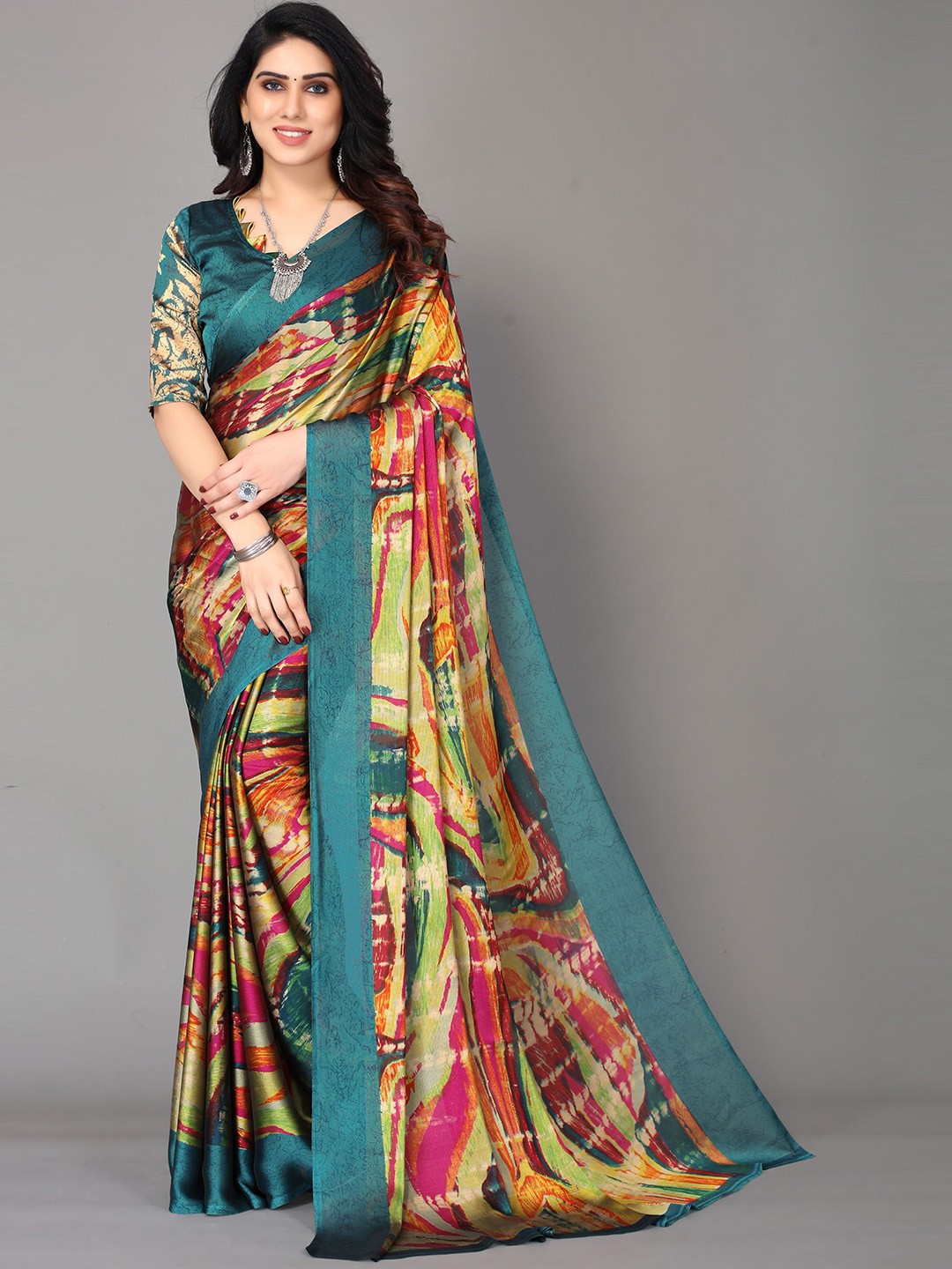 

VIRICA Abstract Printed Saree With Blouse Piece, Green