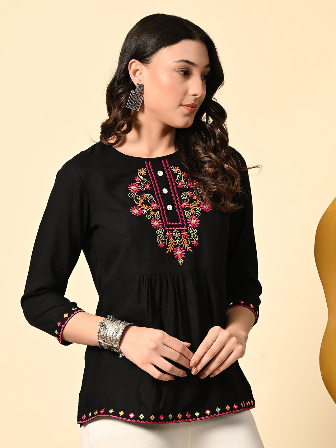 

aaivan Women Floral Printed Round Neck Top, Black