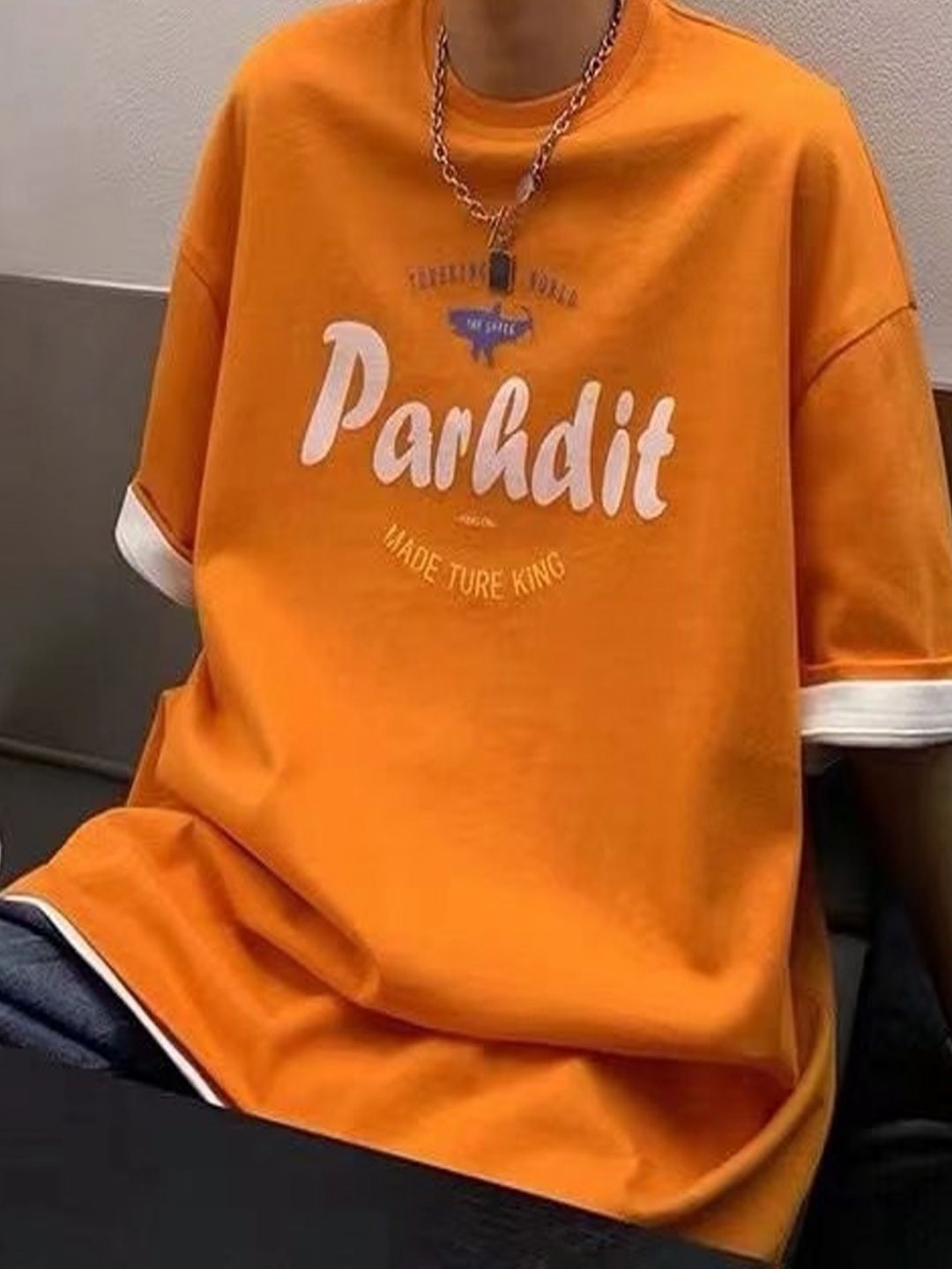 

StyleCast Men Typography Mandarin Collar Applique T-shirt, Orange