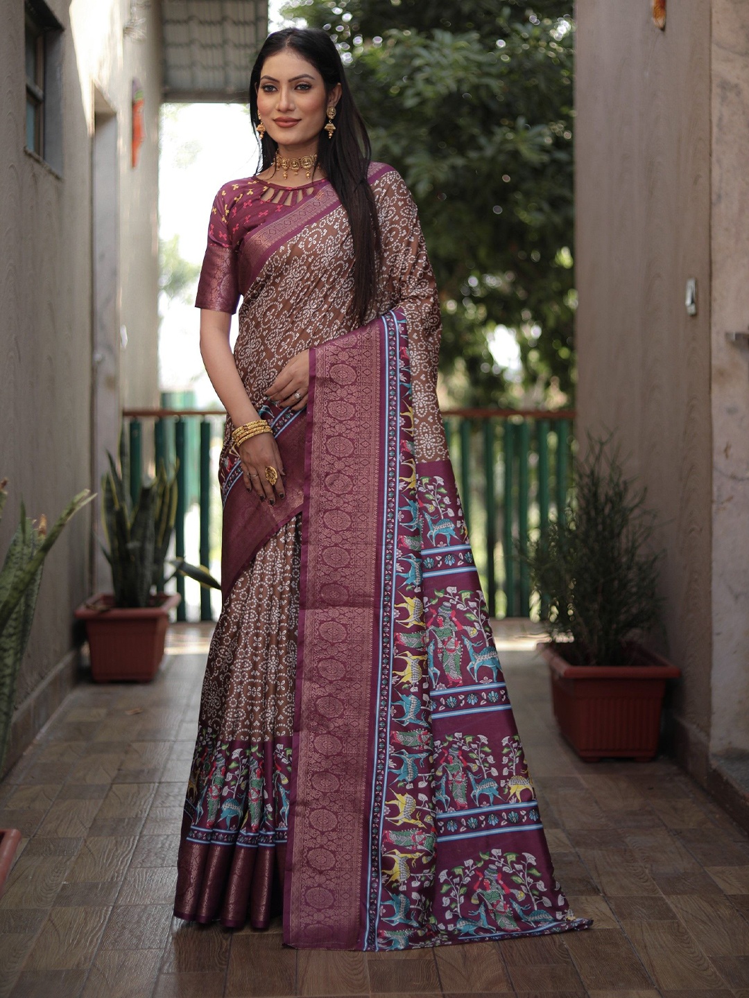 

Anaita Floral Zari Pure Silk Bandhani Saree, Coffee brown