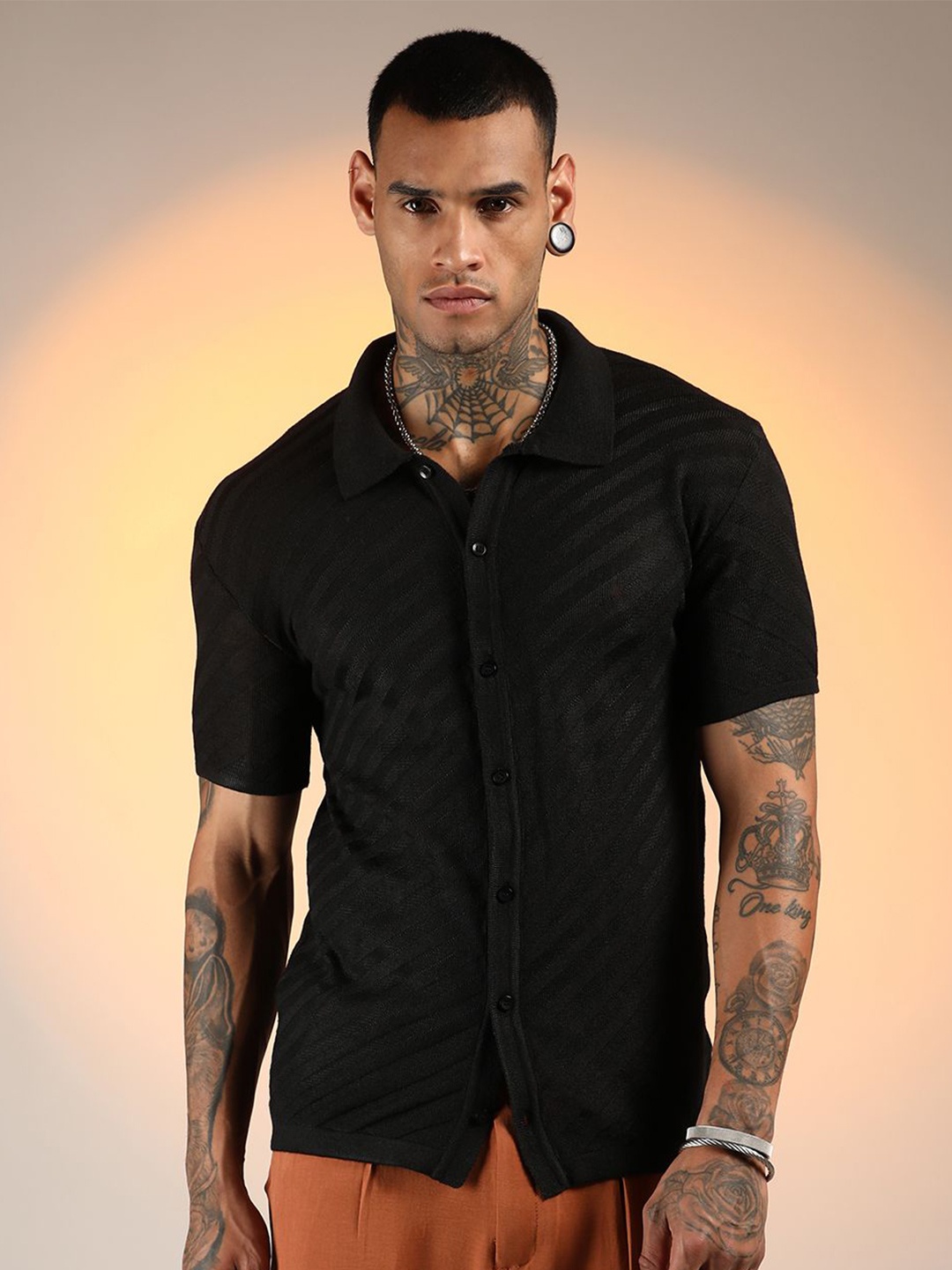 

Campus Sutra Men Comfort Spread Collar Solid Cotton Casual Shirt, Green