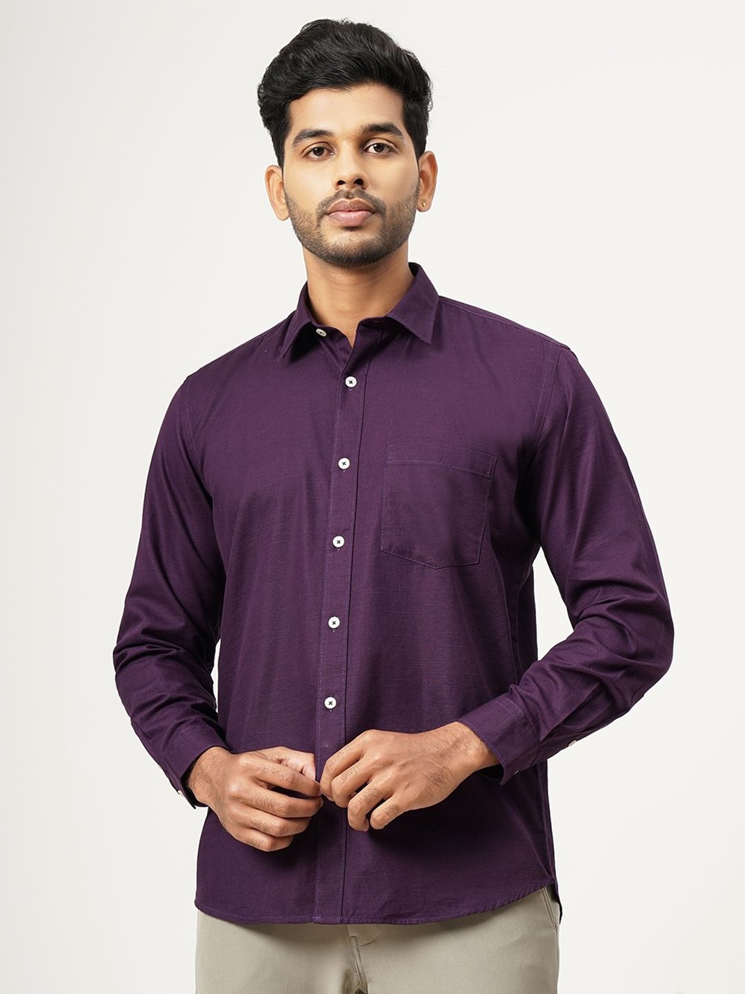 

JADE BLUE Men Cutaway Collar Solid Cotton Tailored Fit Casual Shirt, Maroon