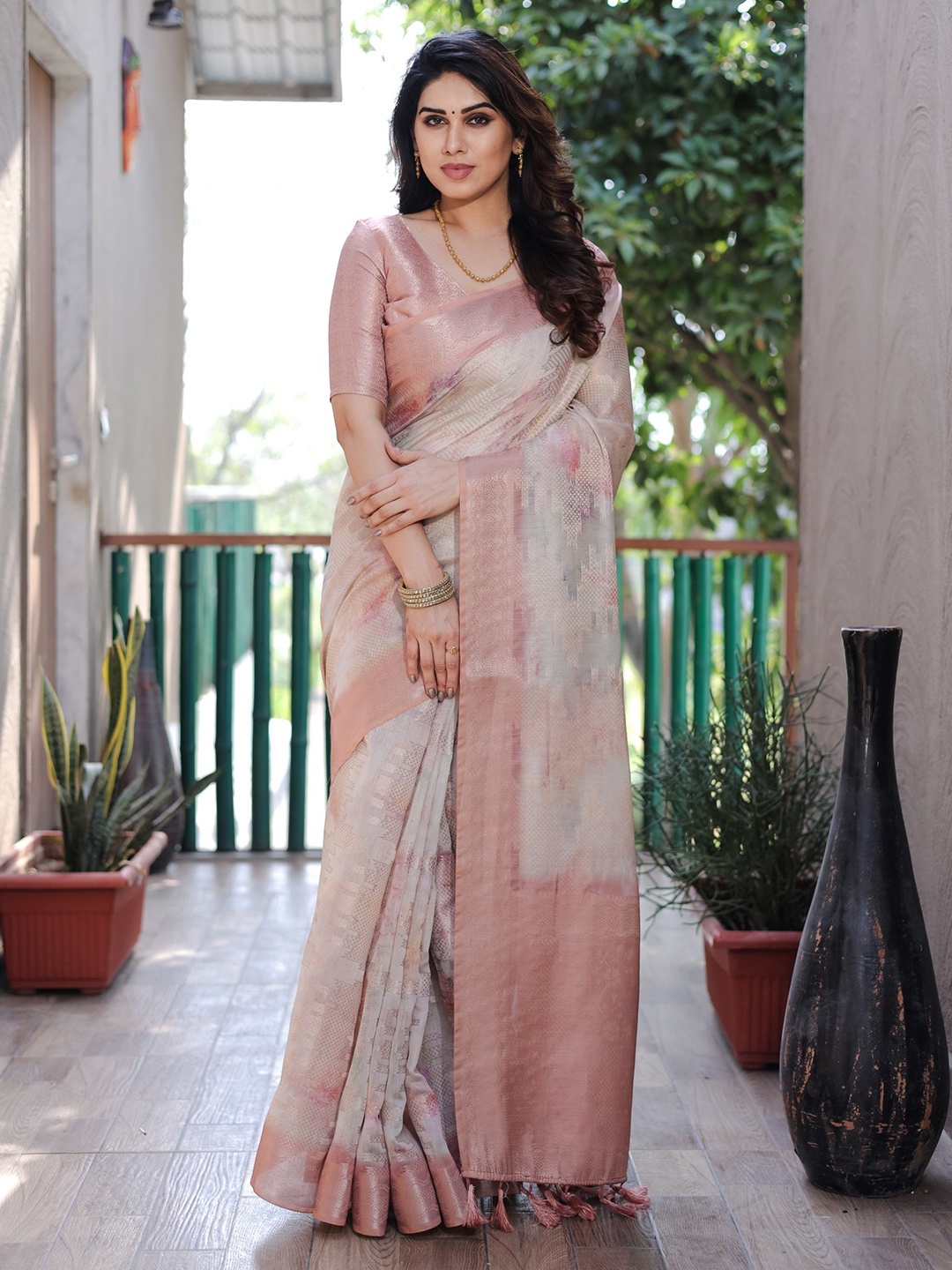 

Anaita Woven Design Zari Pure Silk Saree, Peach