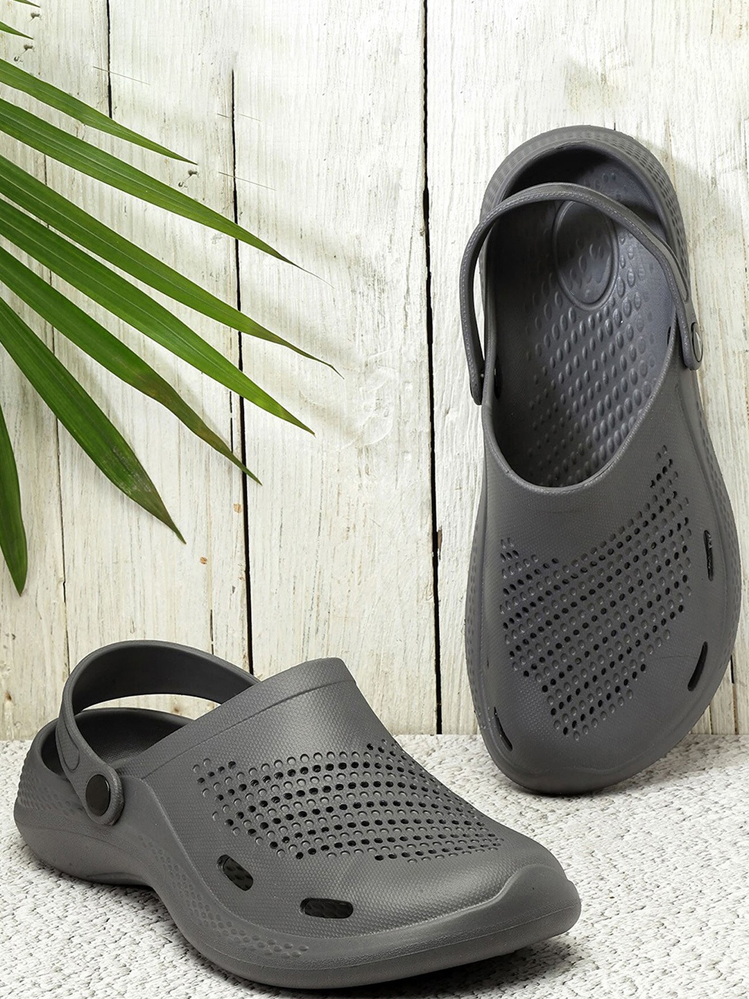 

Smoothlite Men Croslite Clogs, Grey